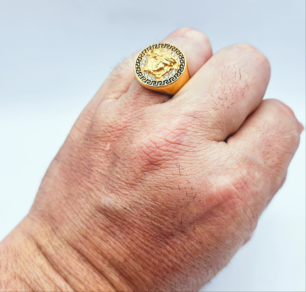 Anello con Testa di Medusa