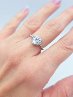 Anello con cuore in argento