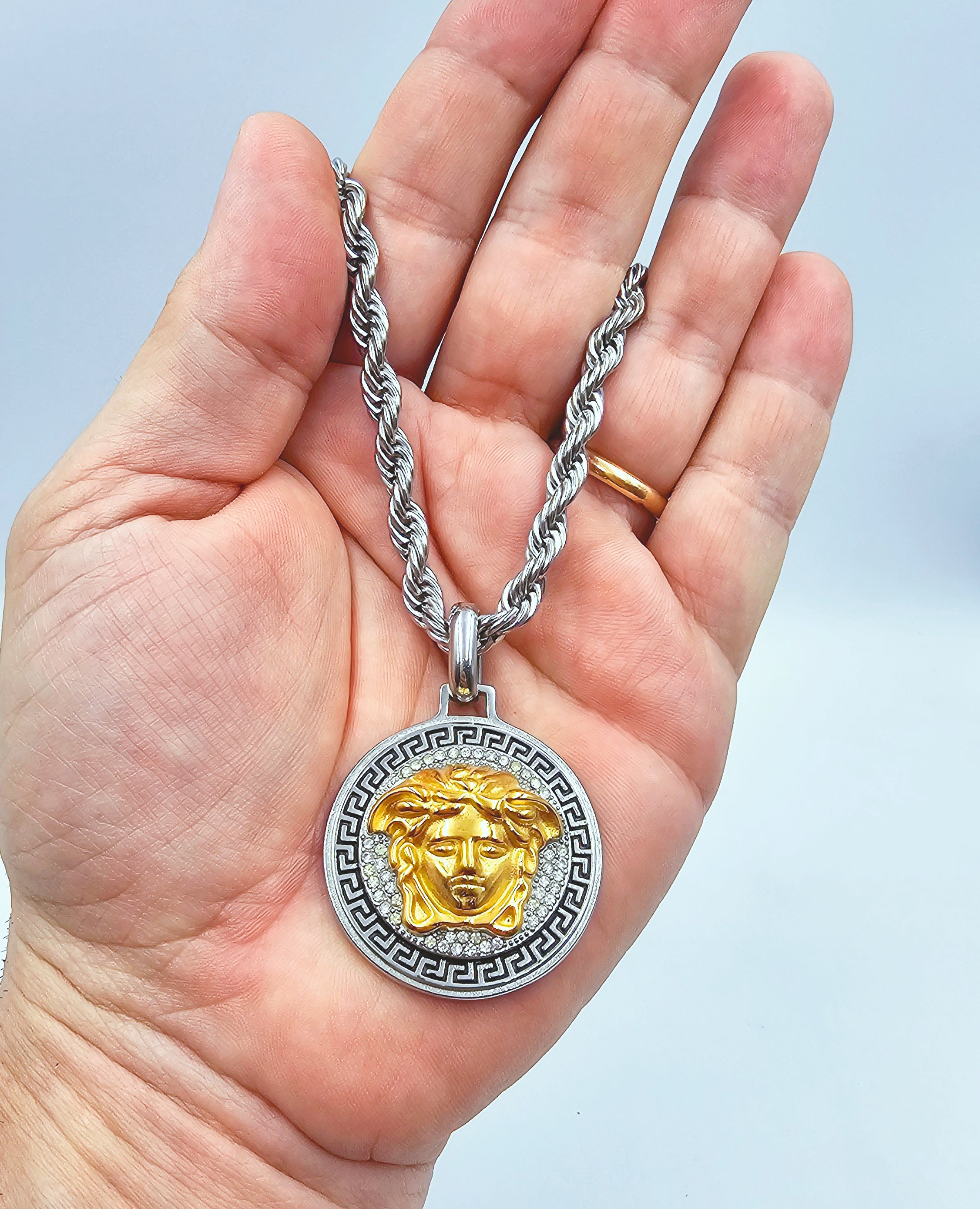 Collana con Testa di Medusa