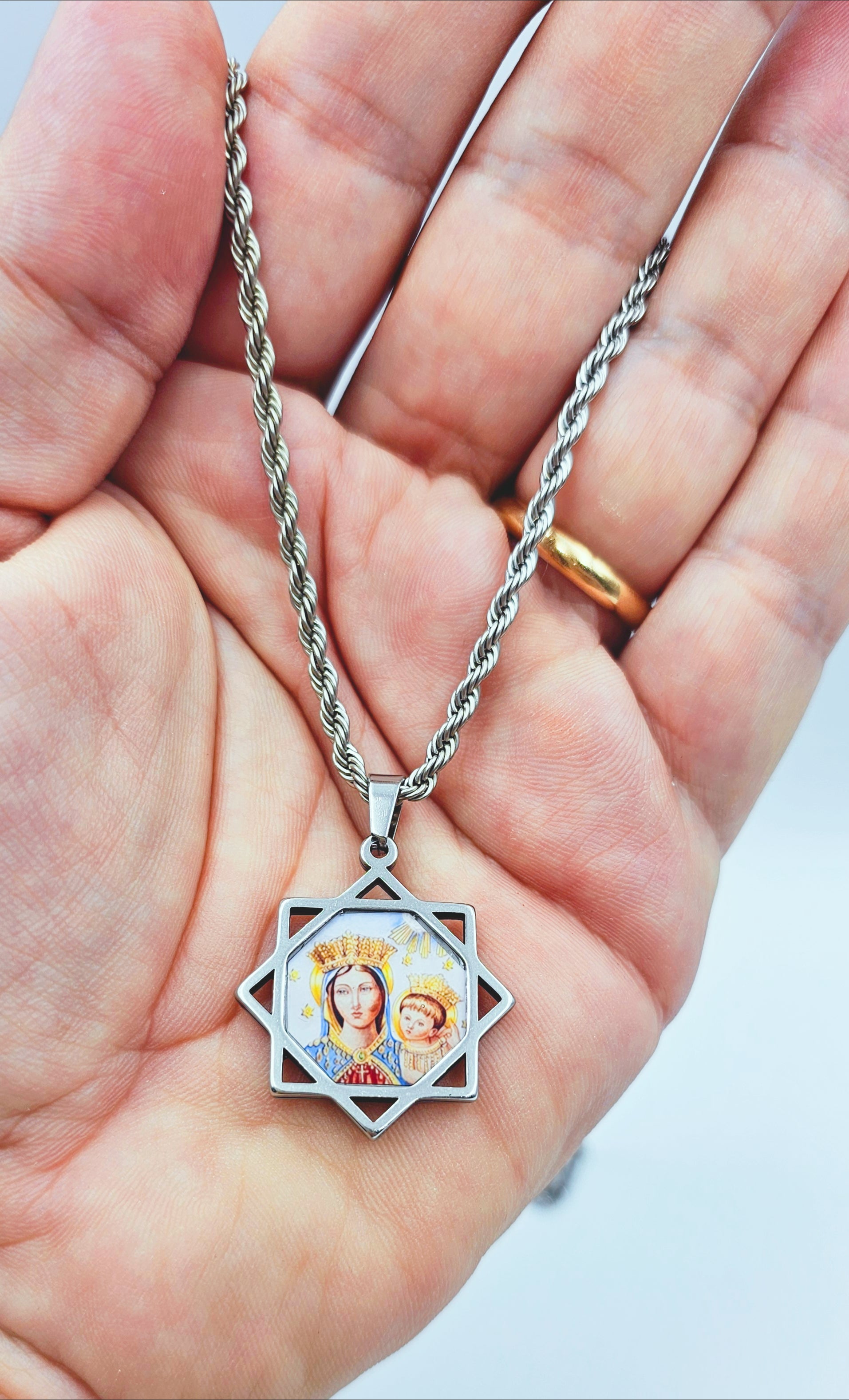Collana con Madonna dell'Arco Stella