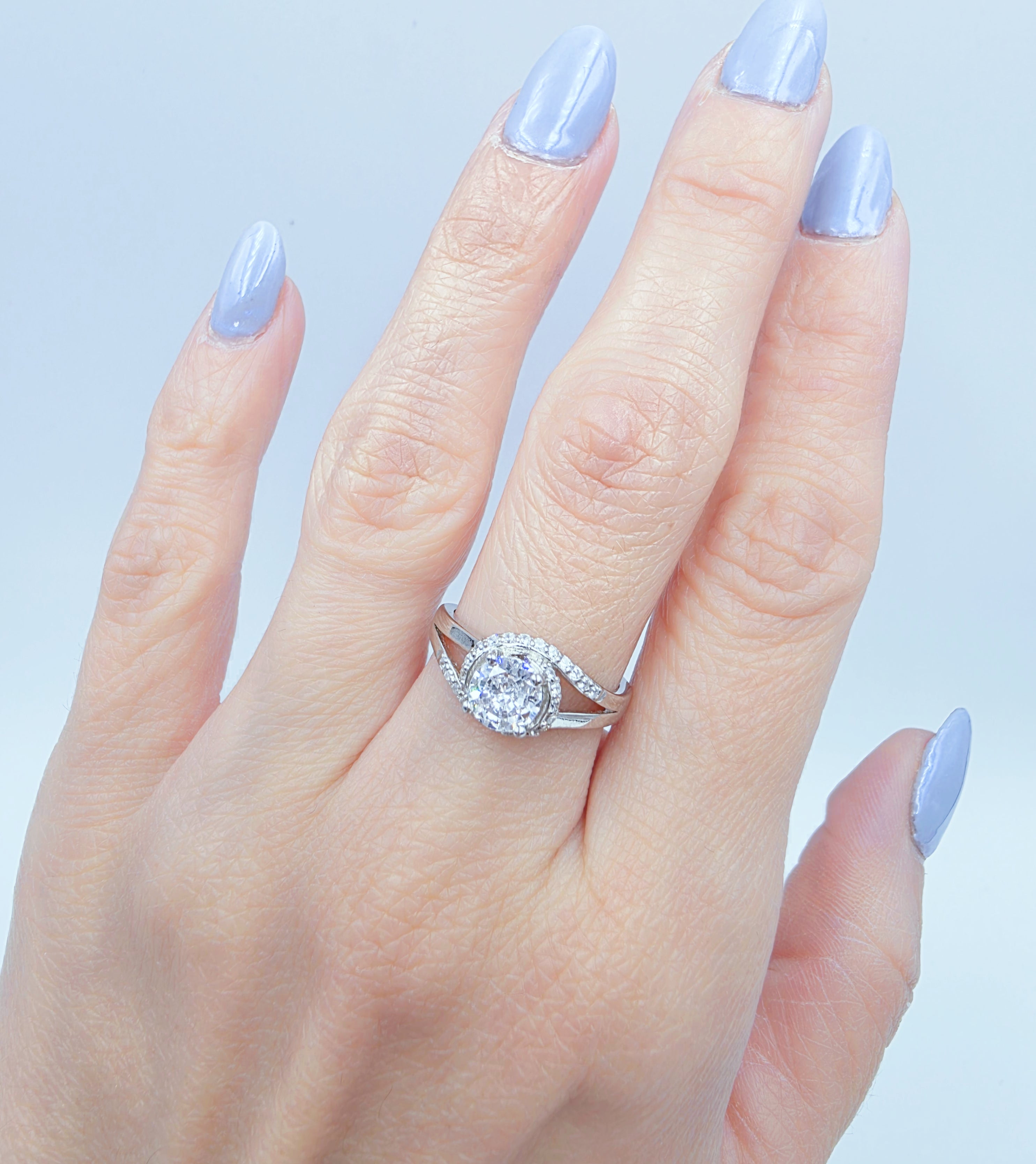 Anello Solitario con Zirconi bianchi