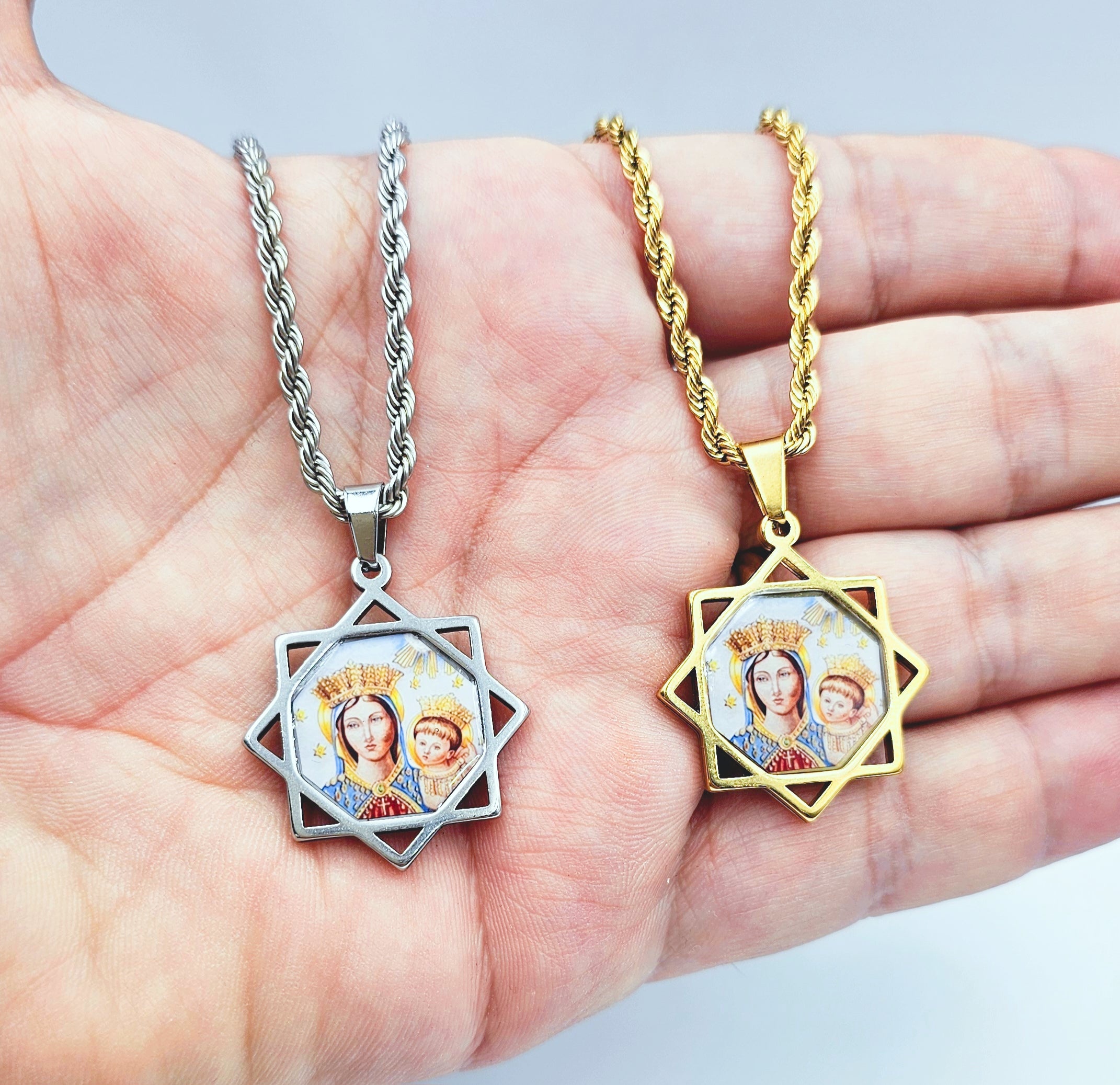 Collana con Madonna dell'Arco Stella