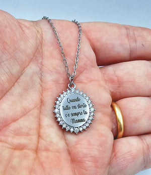 Collana con contorno strass