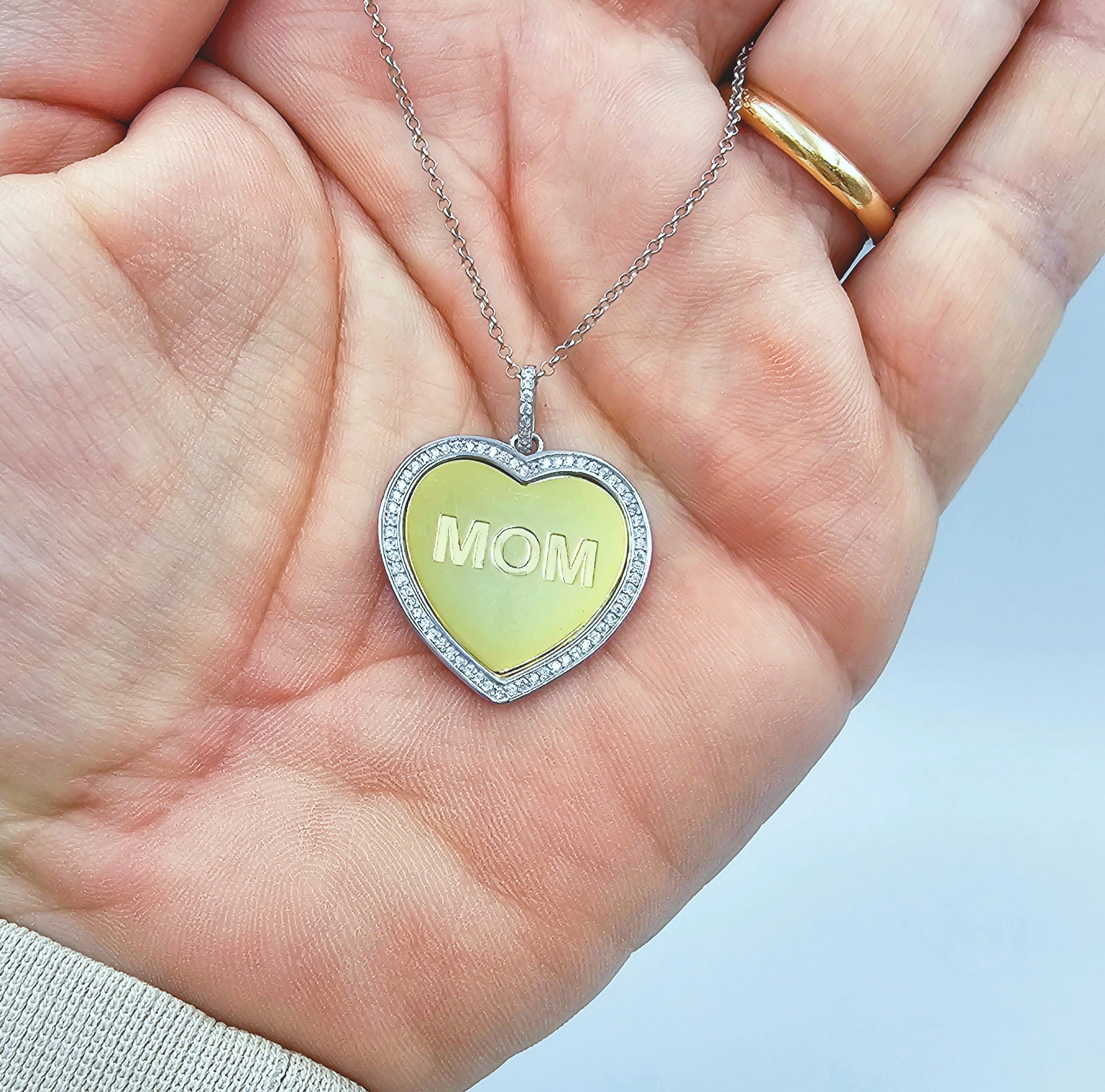 Collana Mom