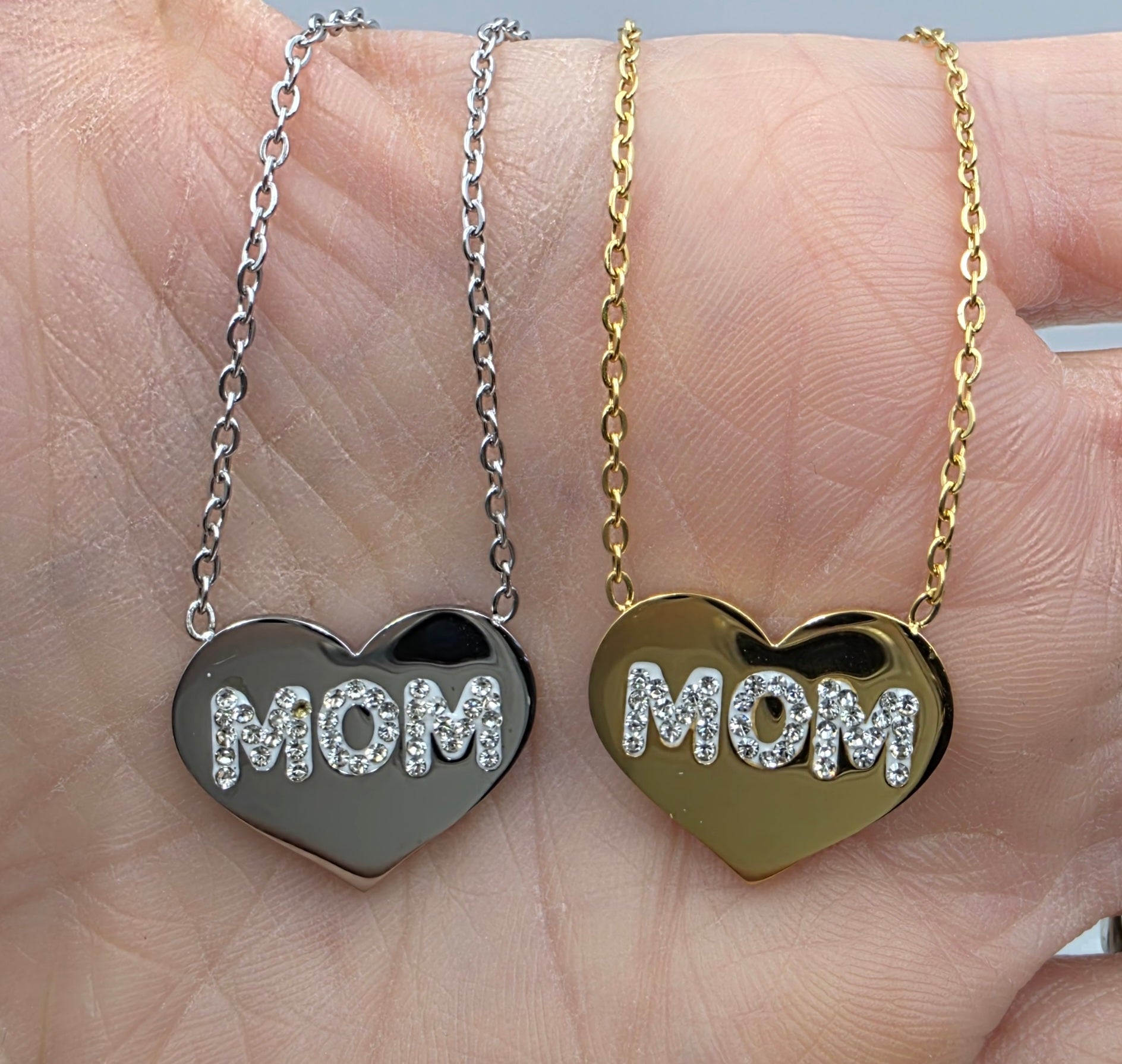Collana Mom