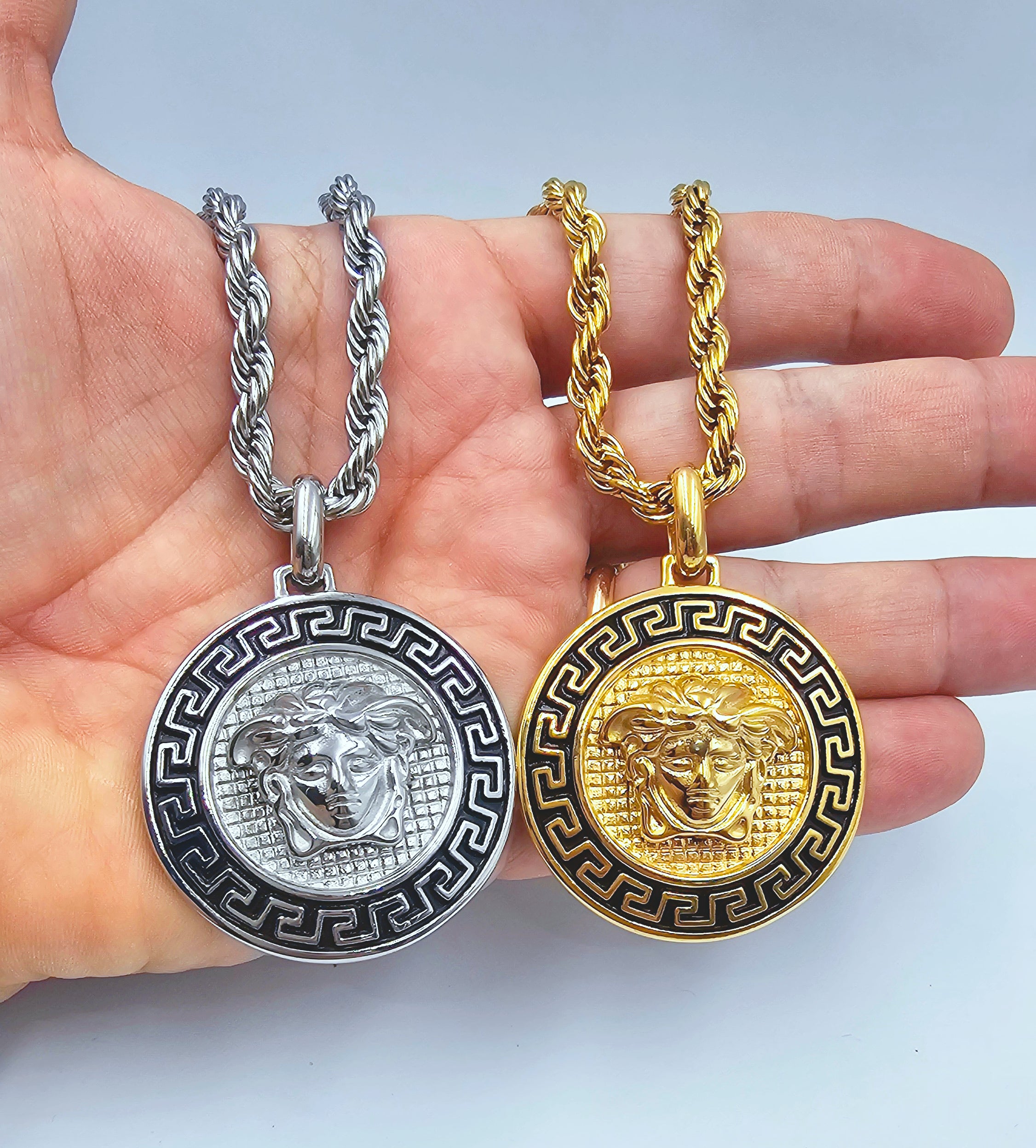 Collana con Testa di Medusa