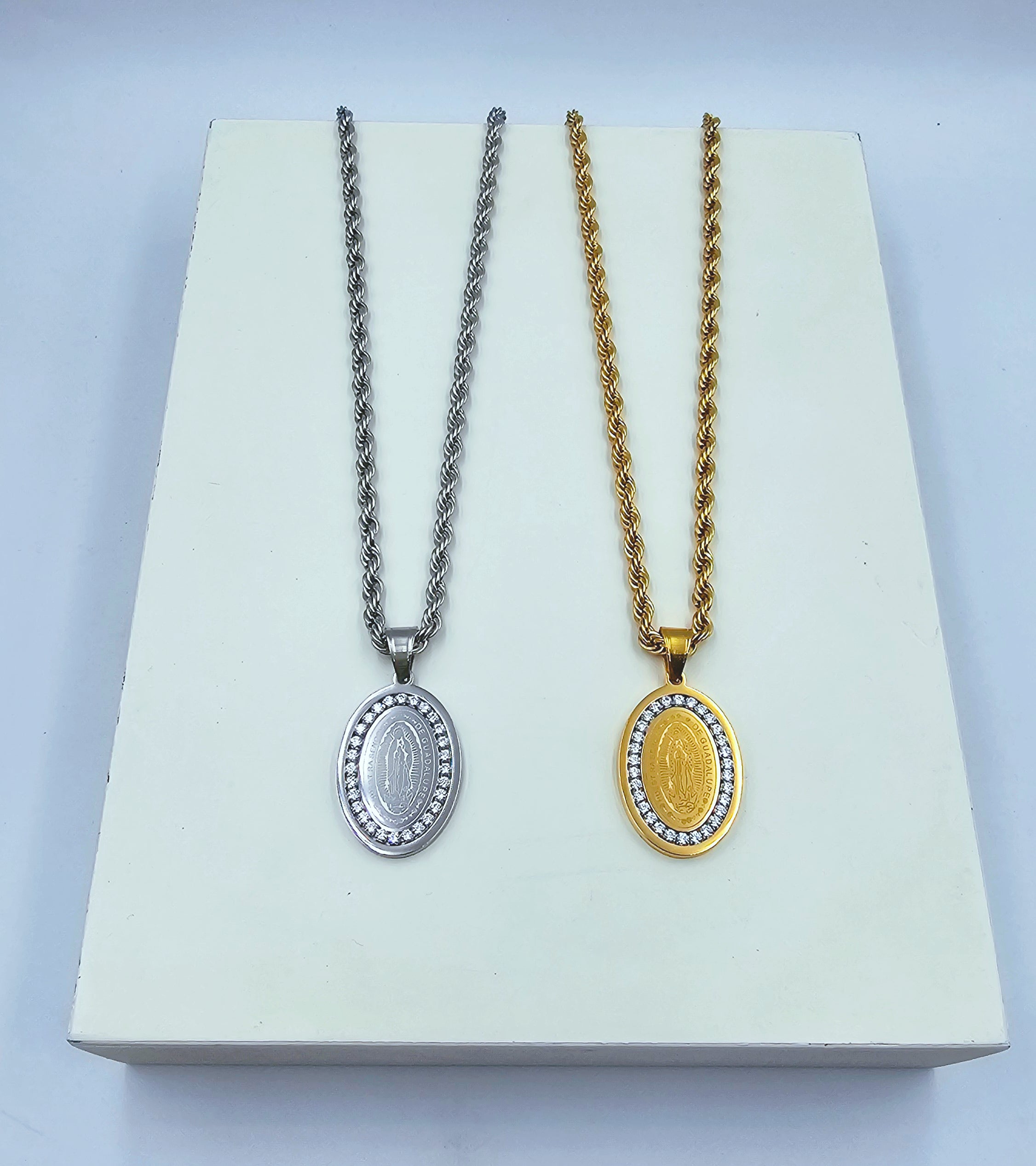 Collana con Madonna Guadalupe