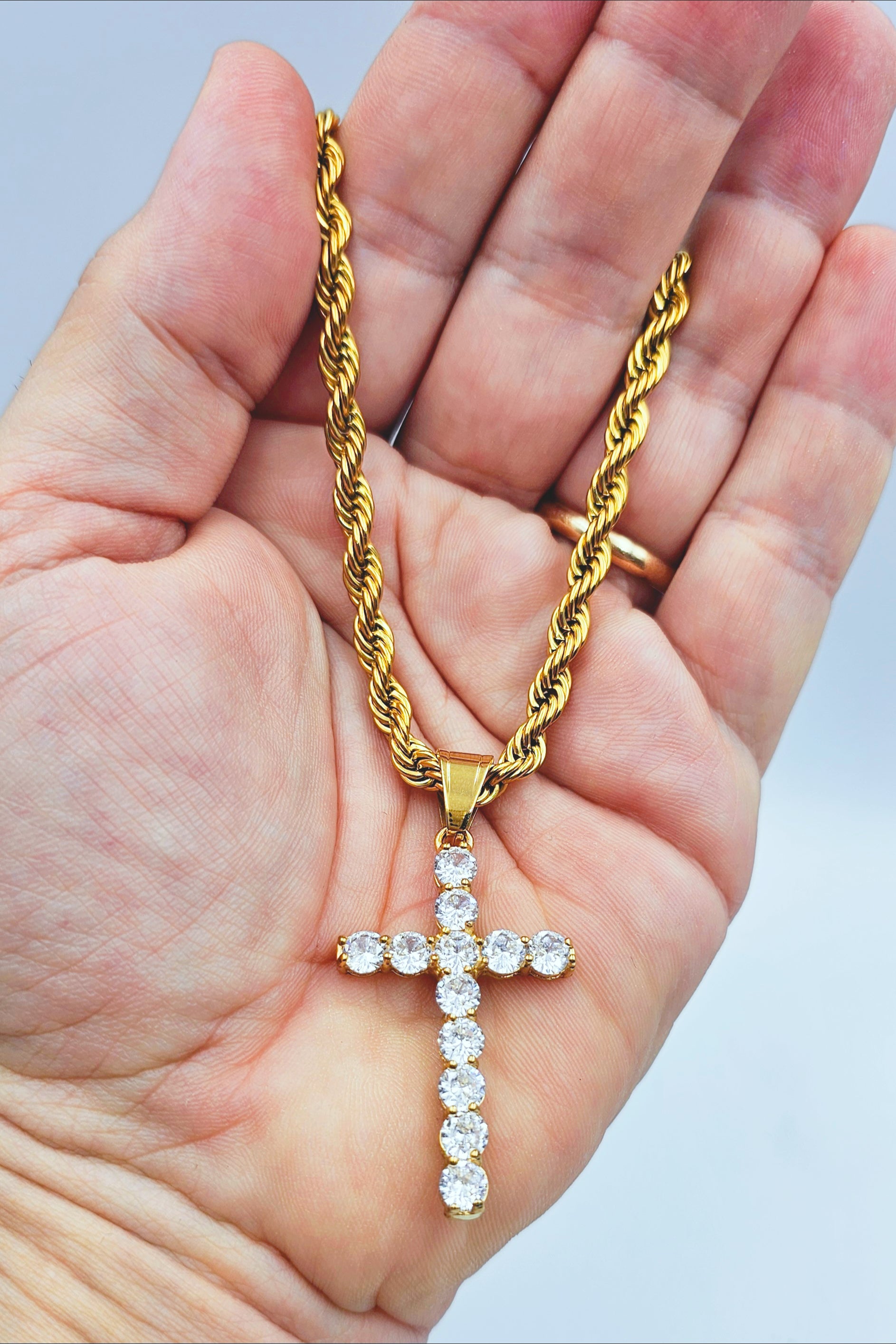 Collana con Croce con strass