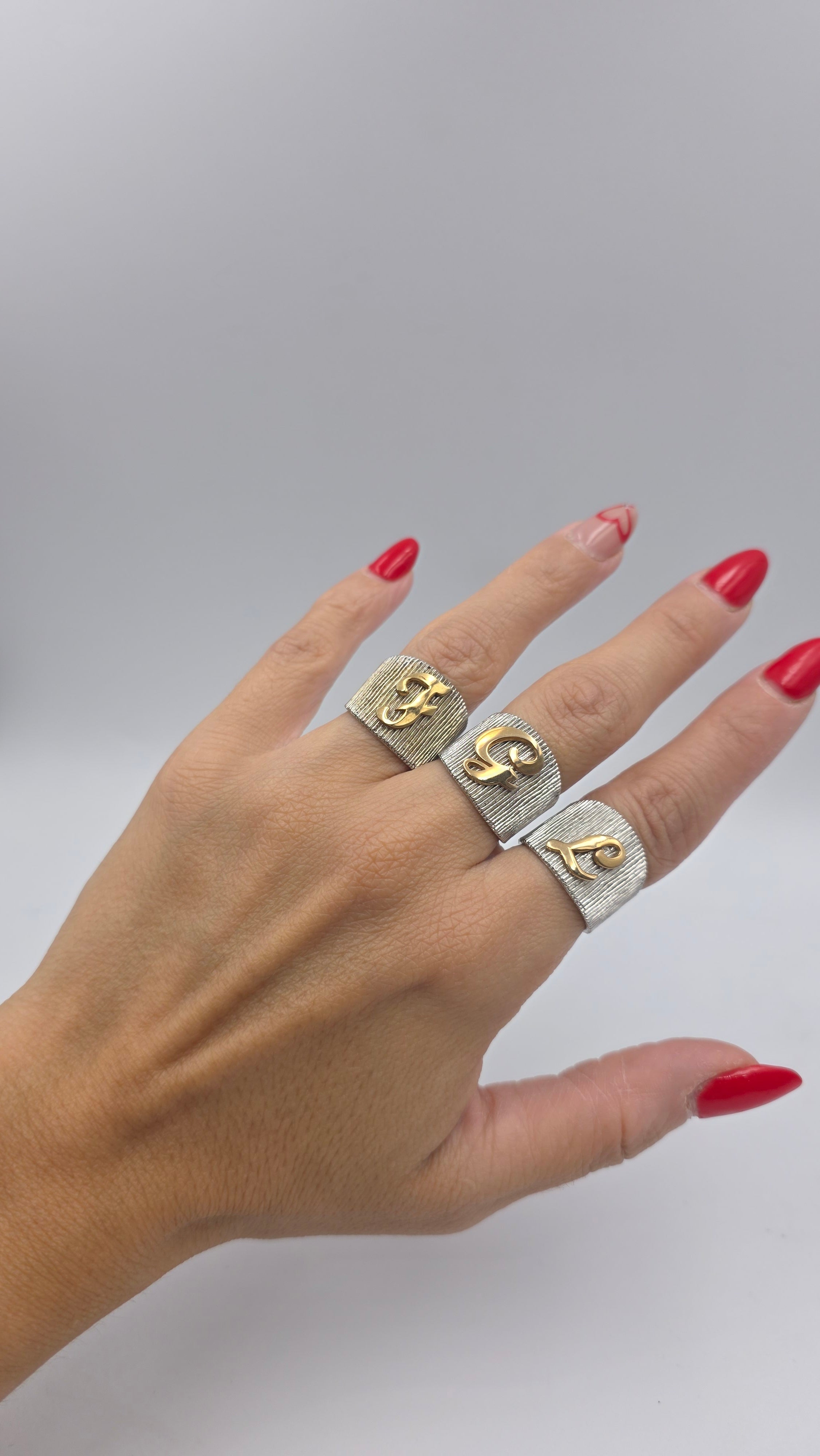 Anello Fascia con Iniziale
