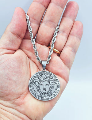 Collana con Testa di Medusa