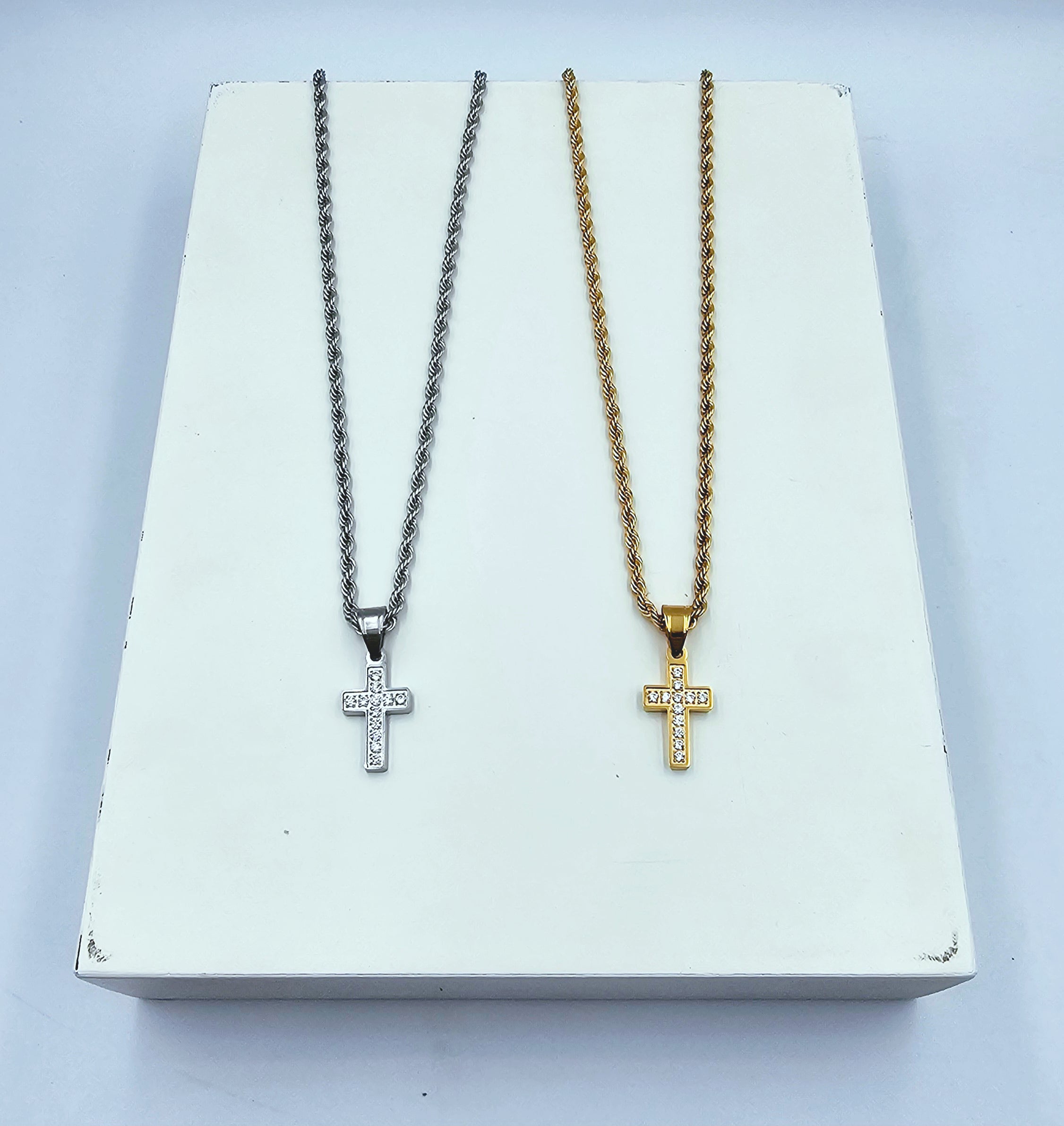 Collana con Croce con strass