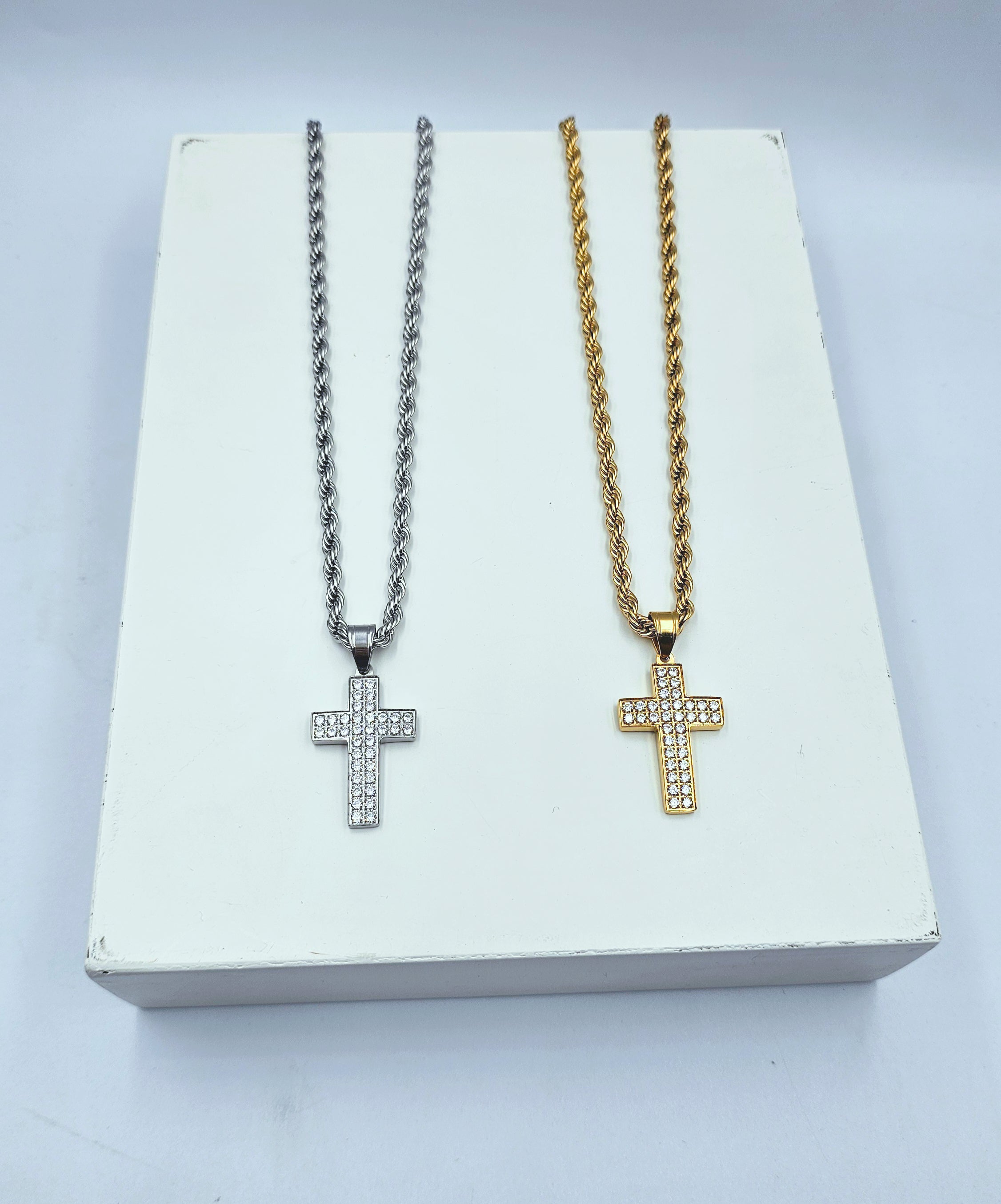 Collana con Croce con strass