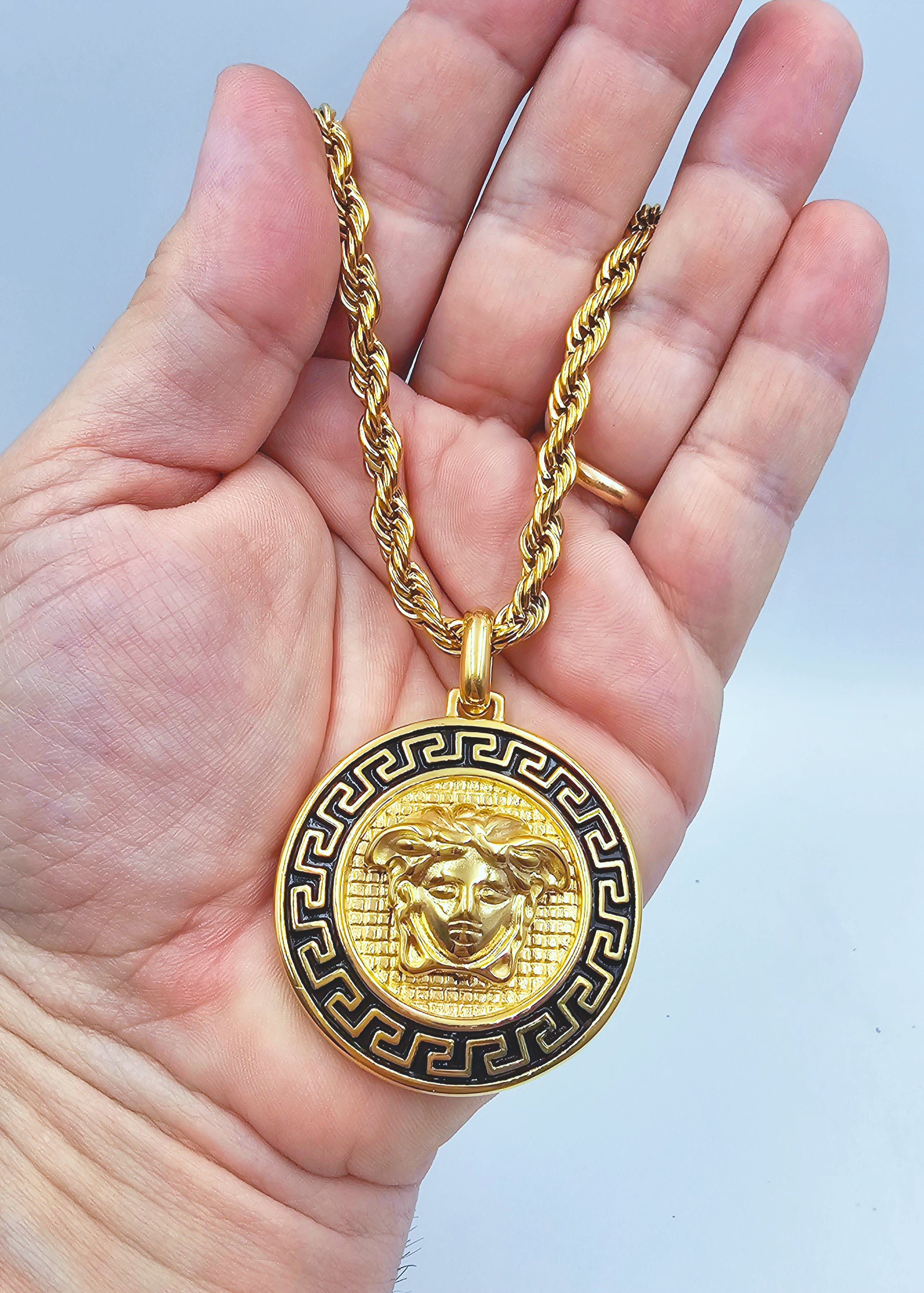Collana con Testa di Medusa
