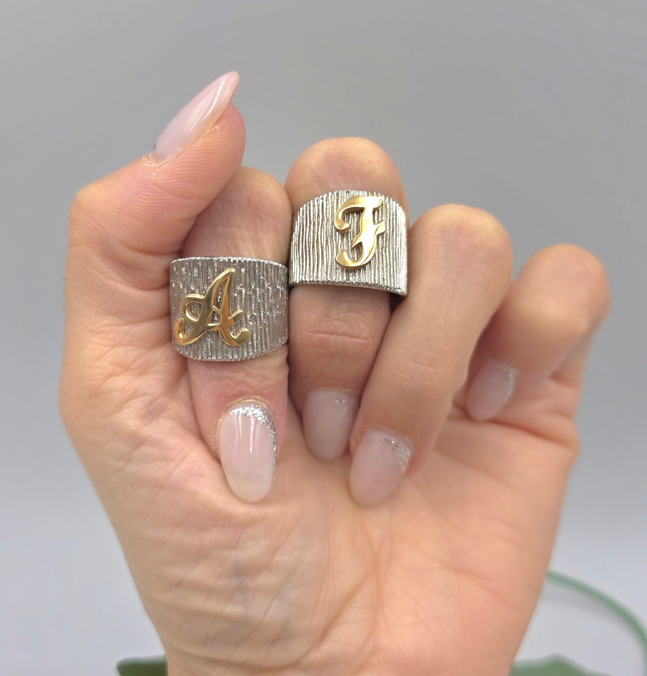 Anello Fascia con Iniziale