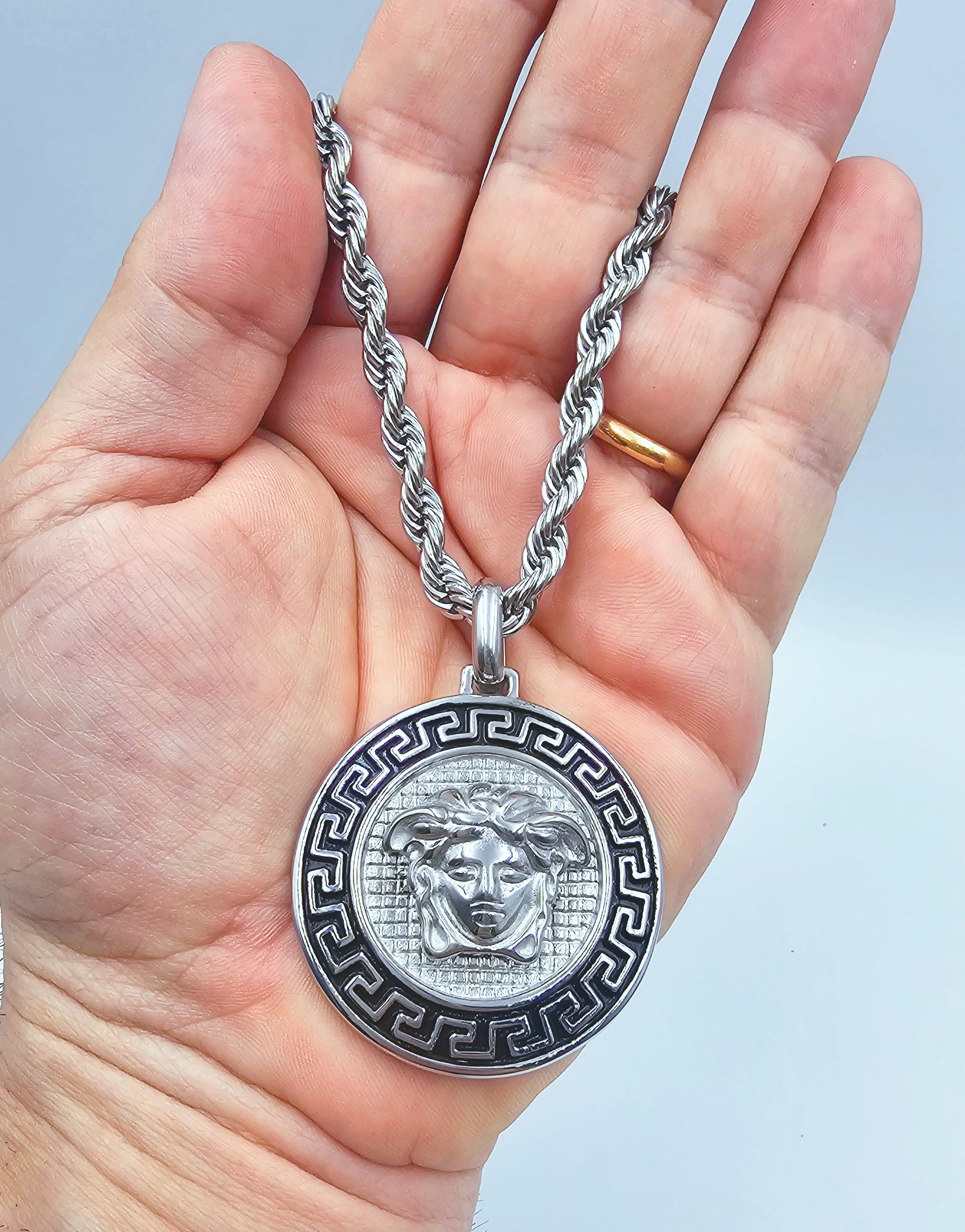 Collana con Testa di Medusa