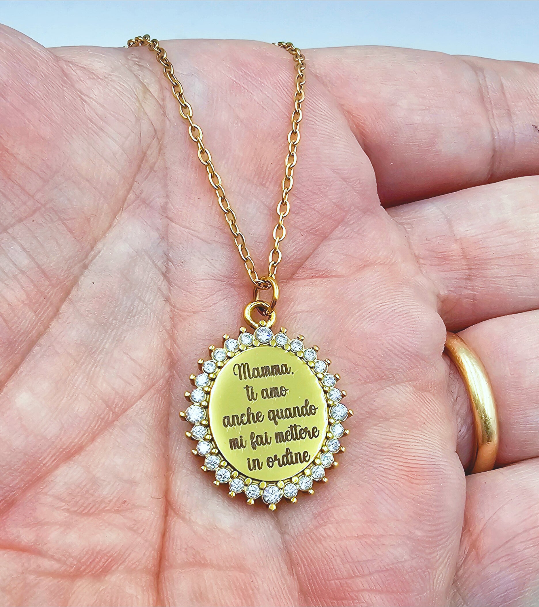 Collana con contorno strass