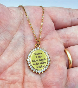 Collana con contorno strass