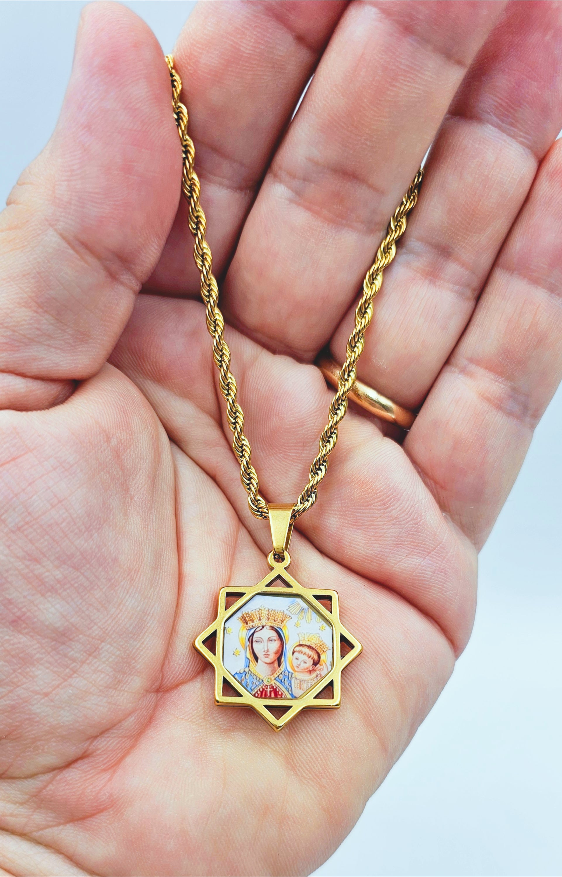 Collana con Madonna dell'Arco Stella