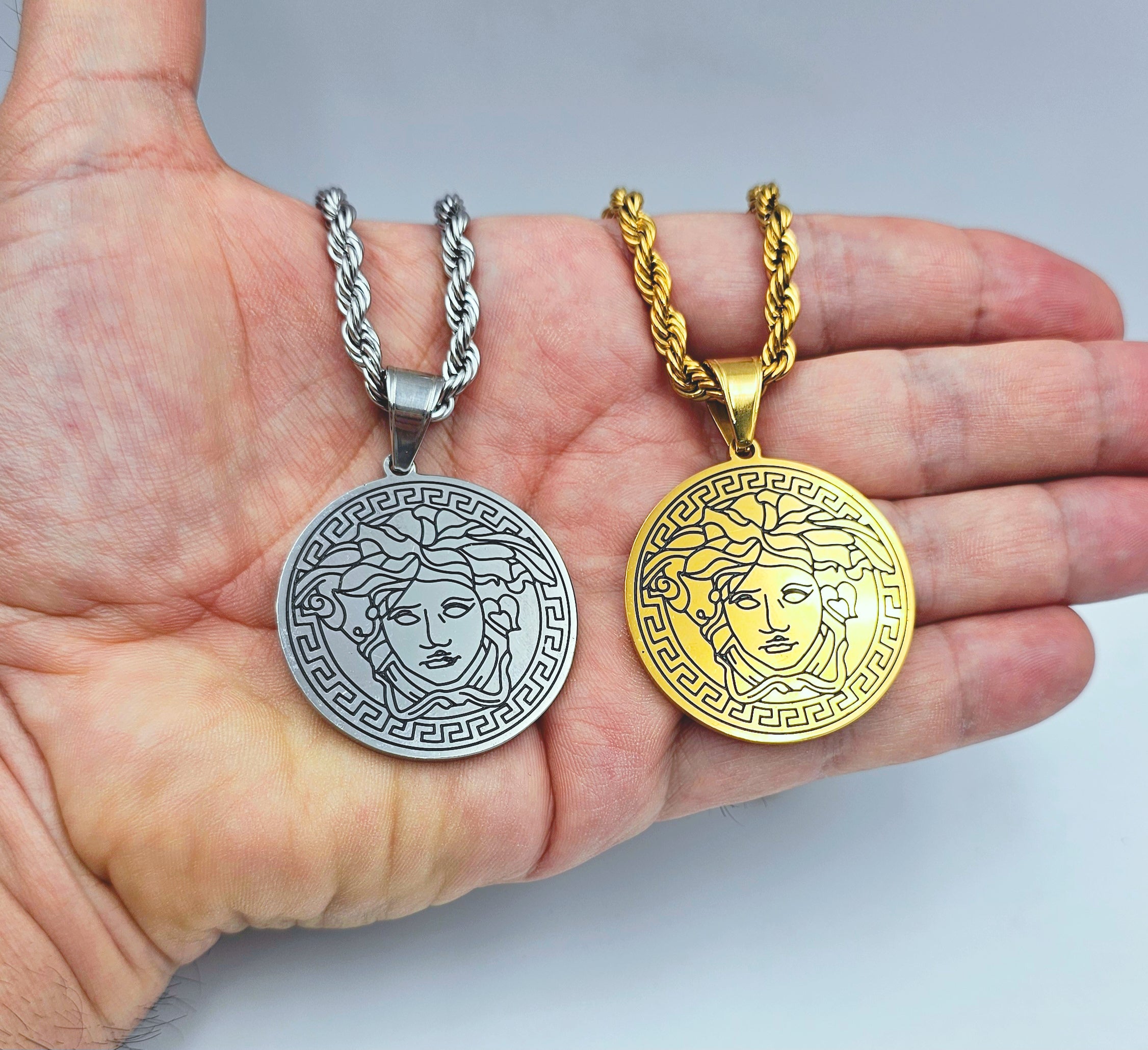 Collana con Testa di Medusa