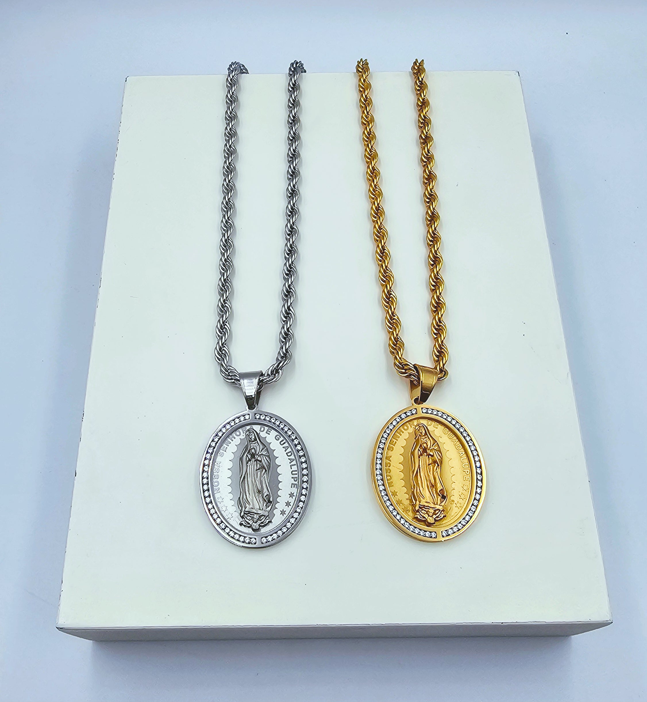 Collana con Madonna di Guadalupe