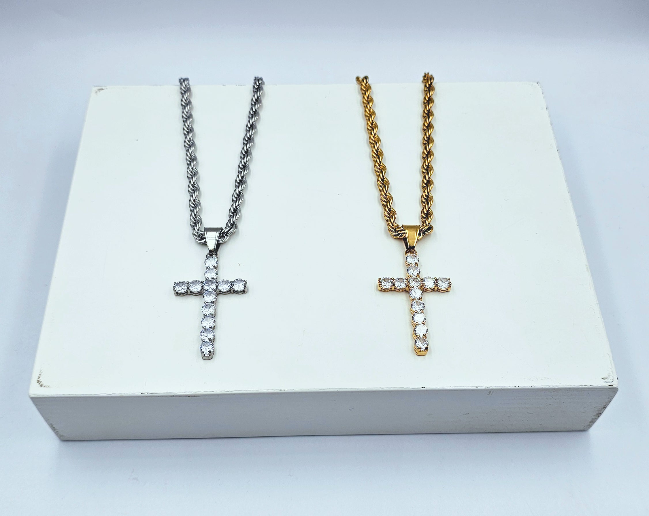 Collana con Croce con strass
