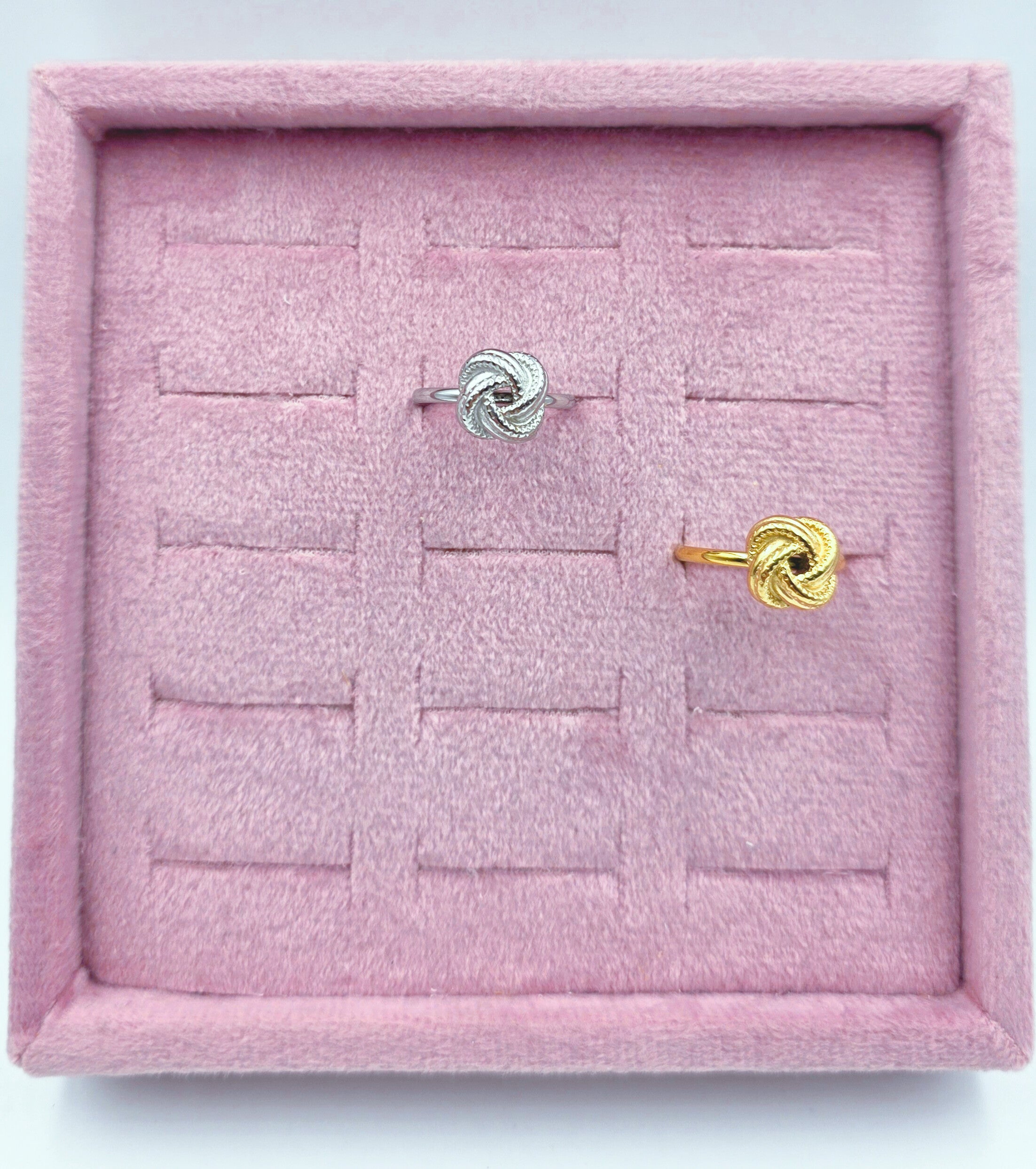 Anello con il Nodo
